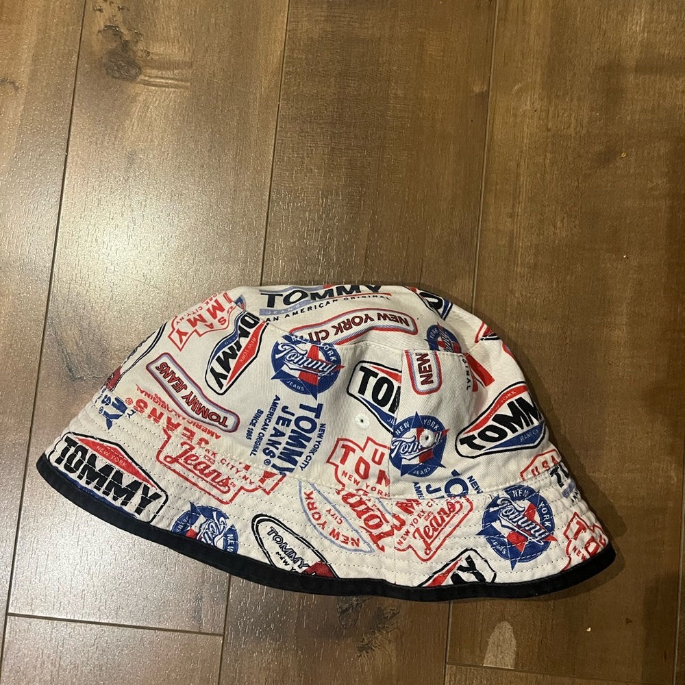 Tommy Hilfiger Black Bucket Hat reversible - Picture 5 of 5